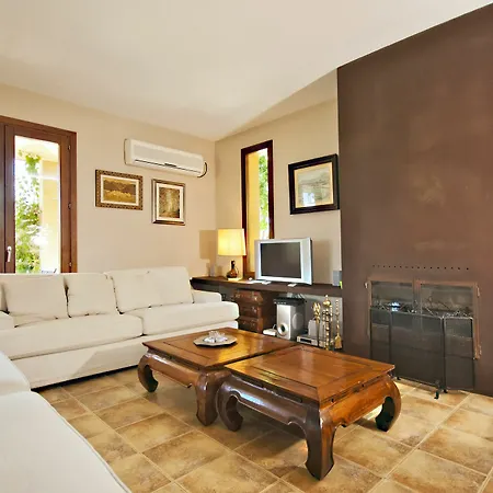 Alzina Villa *