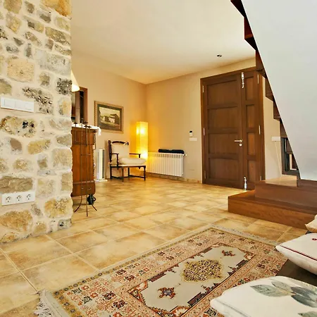 Alzina Villa *